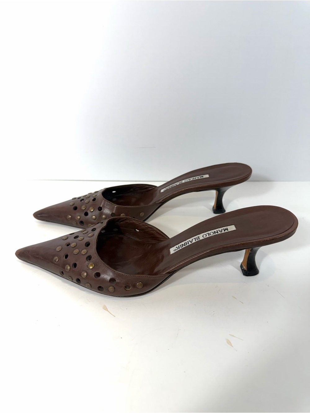 Manolo Blahnik Brown Leather Studded Pointed Toe Kitten Heel Mules Size 38 - Picture 7 of 12